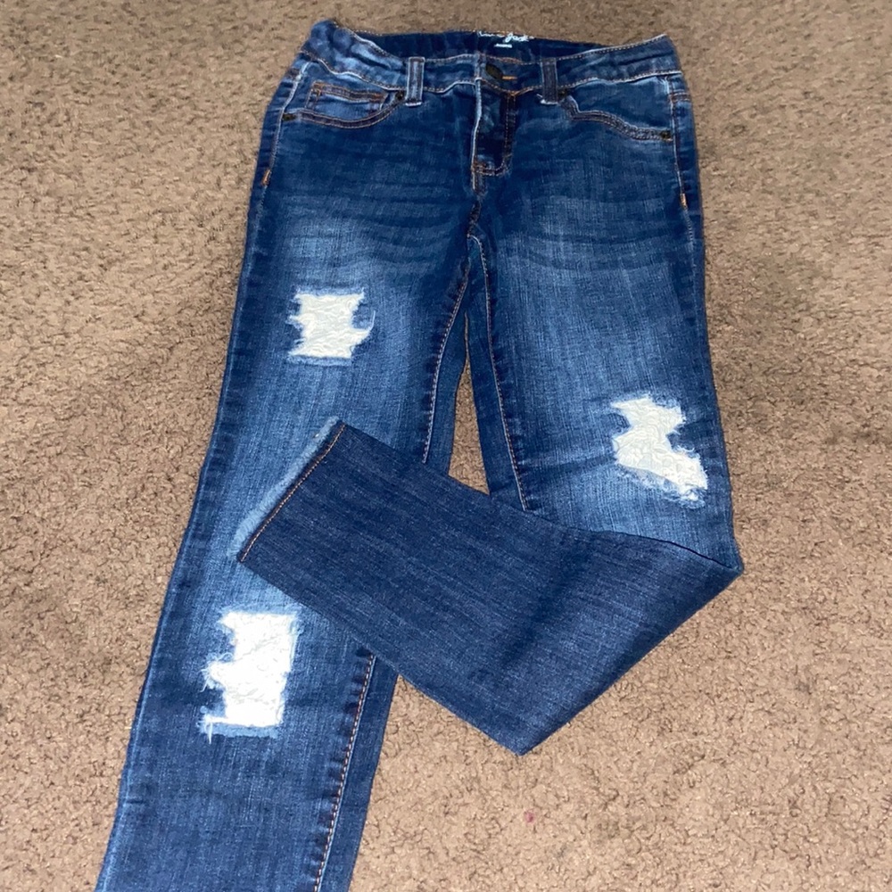 Cat & Jack size 10- very gently like new condition- blue jeans with cute design